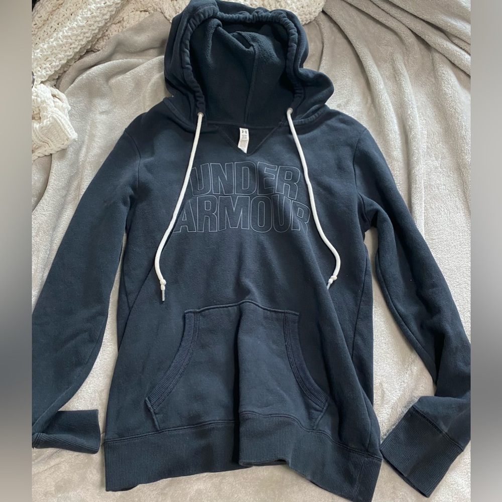 Womens UA v-neck black hoodie